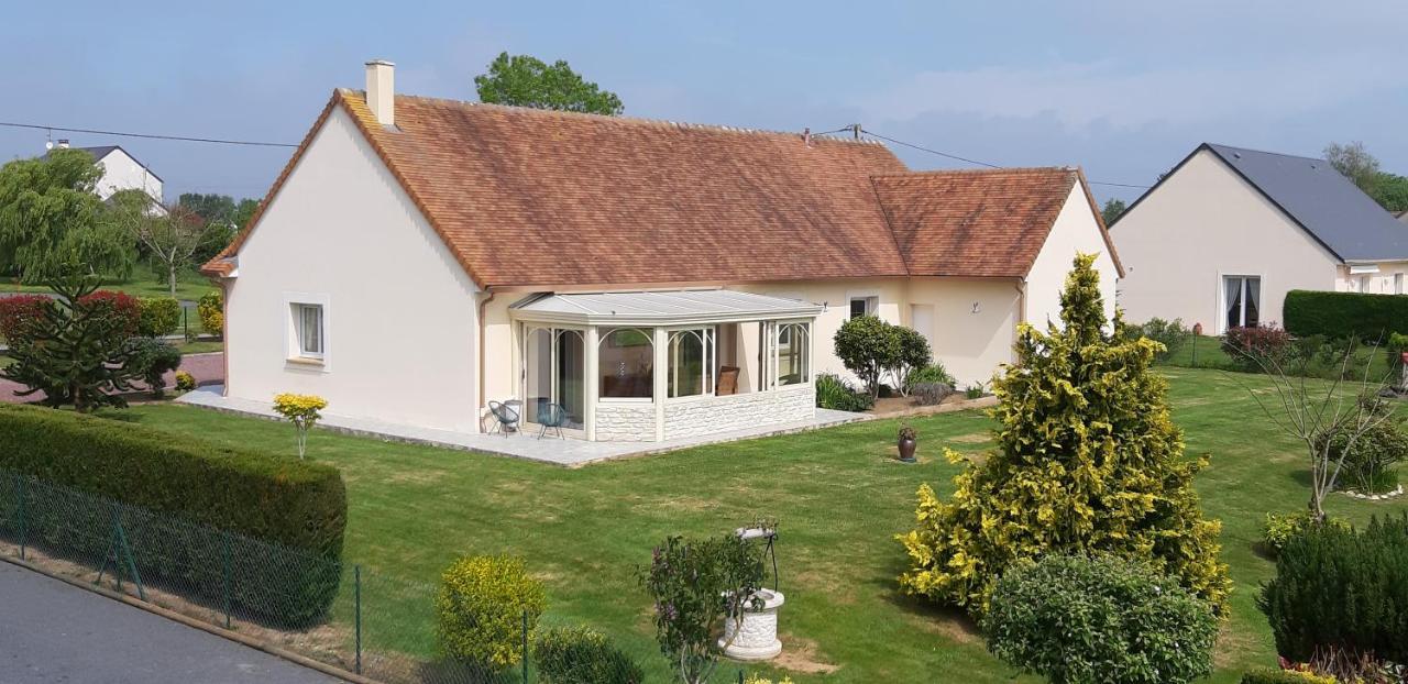Gite "Au P'Tit Tourois" De Plain-Pied Tout Confort Avec Veranda Proche D'Omaha Beach Et De Bayeux Accueillant Les Animaux Esterno foto