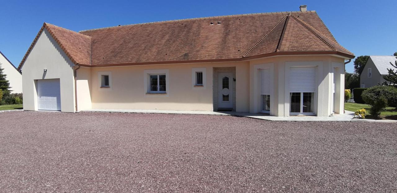 Gite "Au P'Tit Tourois" De Plain-Pied Tout Confort Avec Veranda Proche D'Omaha Beach Et De Bayeux Accueillant Les Animaux Esterno foto