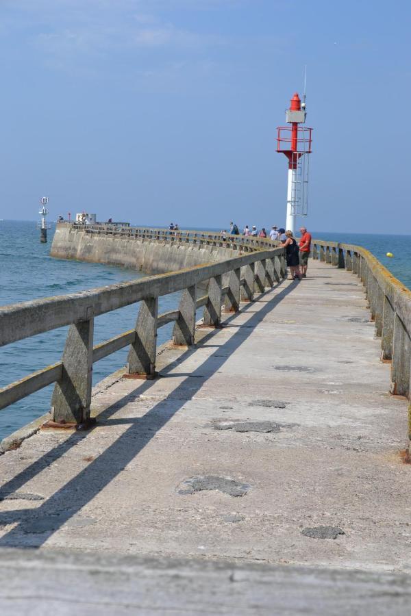 Gite "Au P'Tit Tourois" De Plain-Pied Tout Confort Avec Veranda Proche D'Omaha Beach Et De Bayeux Accueillant Les Animaux Esterno foto